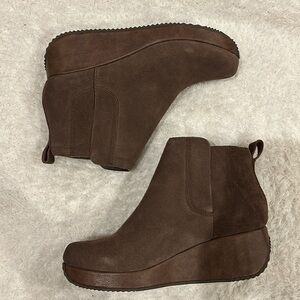NIB Women’s Volatile Burlingham Bootie in Brown Suede Size 7.5
